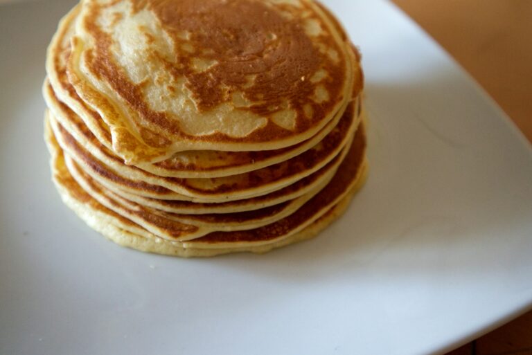 Pancakes servis au petits-déjeuners de L'Autre Rives,maison d'hôtes design au centre d'albi